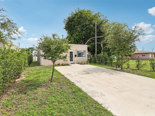 2206 Simms St, Hollywood FL 33020