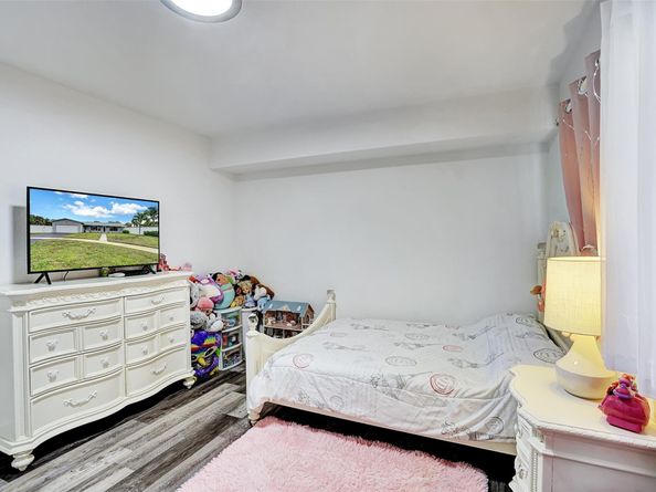 1250 SW 59th Ter, Plantation FL 33317