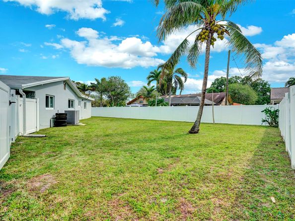 1250 SW 59th Ter, Plantation FL 33317