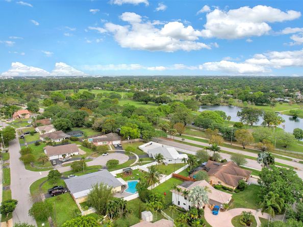 1250 SW 59th Ter, Plantation FL 33317