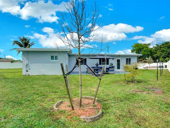 1250 SW 59th Ter, Plantation FL 33317