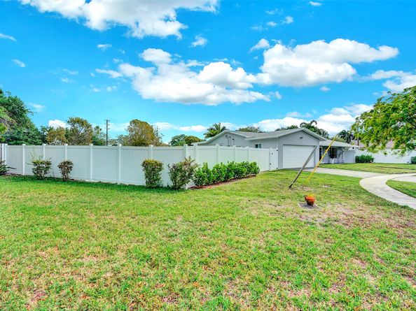 1250 SW 59th Ter, Plantation FL 33317