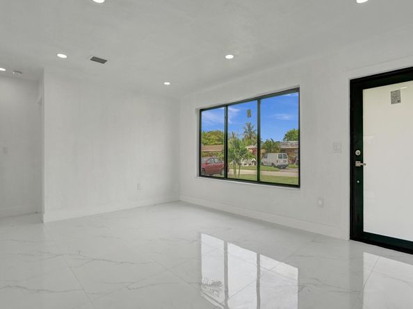 2301 Alcazar Dr, Miramar FL 33023