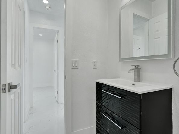 2301 Alcazar Dr, Miramar FL 33023