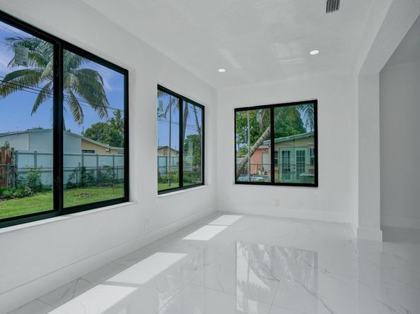 2301 Alcazar Dr, Miramar FL 33023