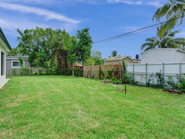 2301 Alcazar Dr, Miramar FL 33023