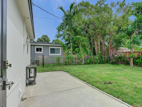 2301 Alcazar Dr, Miramar FL 33023