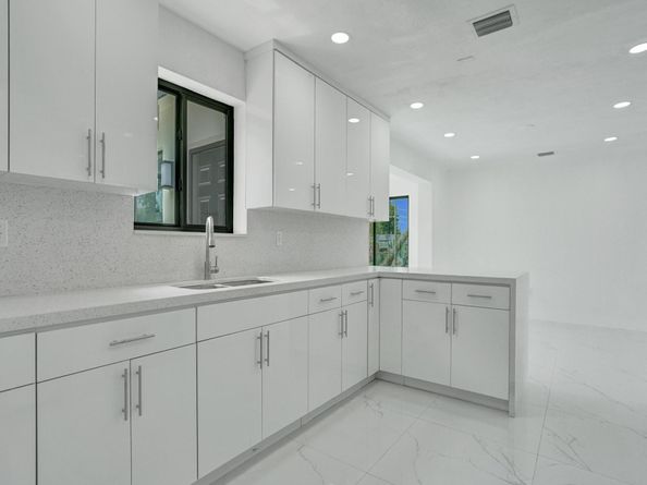 2301 Alcazar Dr, Miramar FL 33023