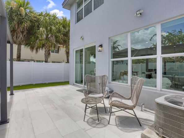 1041 Rio Court, Deerfield Beach FL 33064