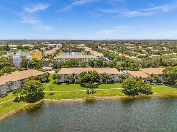 5011 Wiles Road 206, Coconut Creek FL 33073