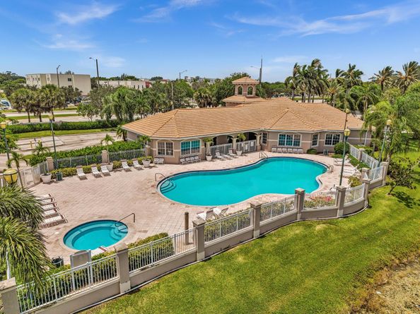 5011 Wiles Road 206, Coconut Creek FL 33073