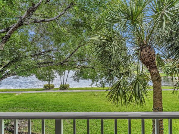 5011 Wiles Road 206, Coconut Creek FL 33073