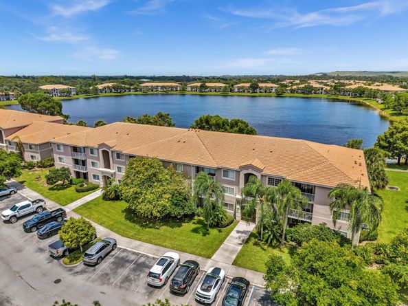 5011 Wiles Road 206, Coconut Creek FL 33073
