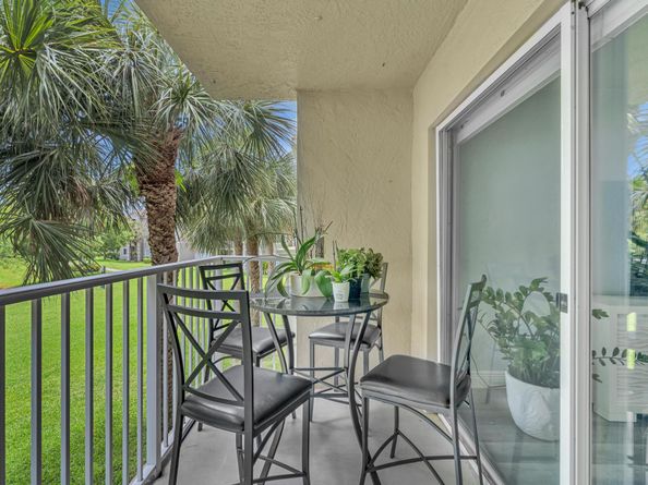 5011 Wiles Road 206, Coconut Creek FL 33073
