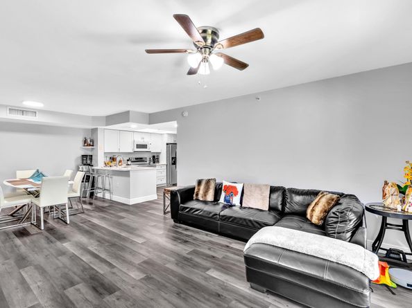 5011 Wiles Road 206, Coconut Creek FL 33073