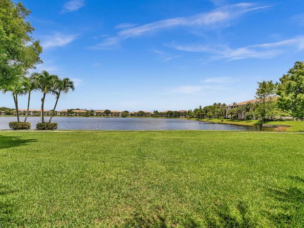 5011 Wiles Road 206, Coconut Creek FL 33073