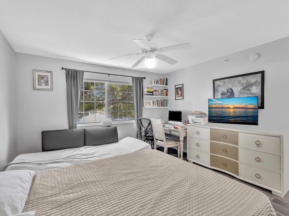 5011 Wiles Road 206, Coconut Creek FL 33073
