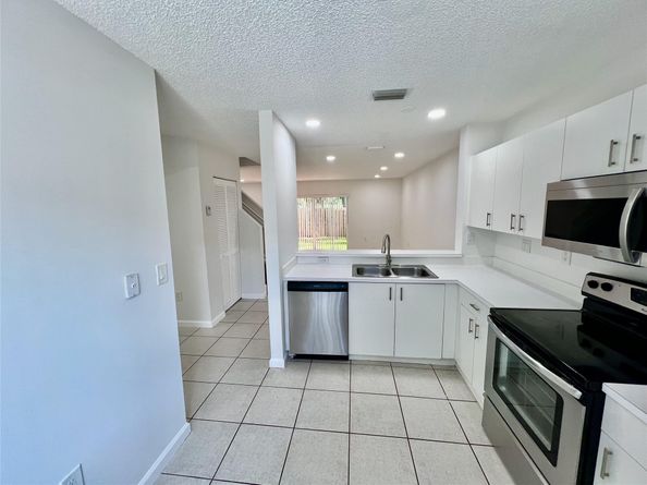 Undisclosed Address #FX-10516414, Miami FL 33177
