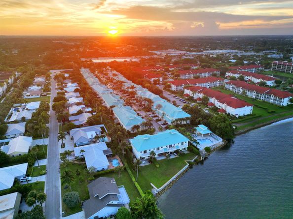 160 Barefoot Cove, Hypoluxo FL 33462