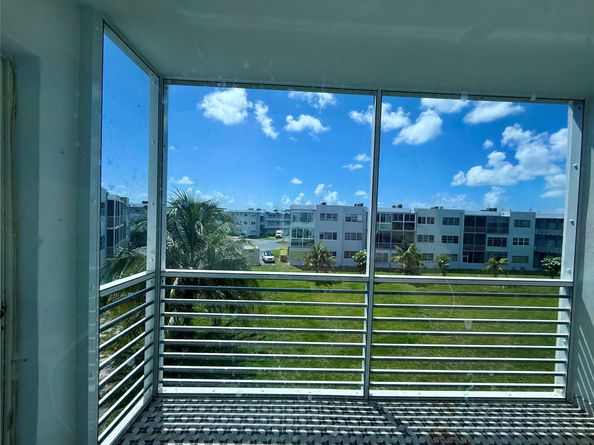 2300 Park Ln 311, Hollywood FL 33021
