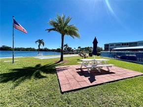 2300 Park Ln 311, Hollywood FL 33021