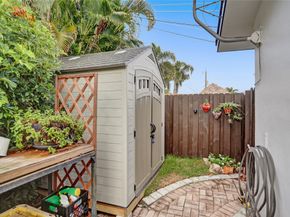 2051 NE 59th Ct, Fort Lauderdale FL 33308