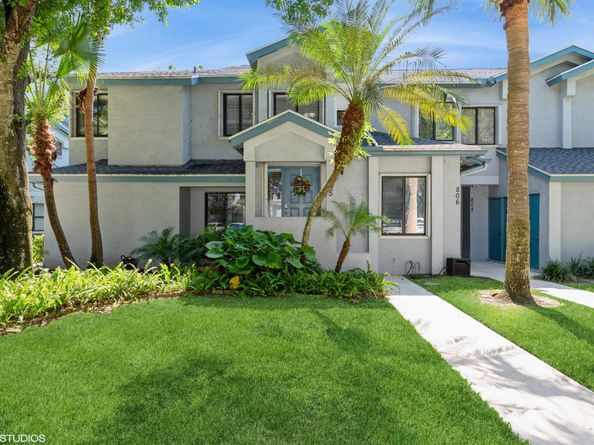 805 Harbour Pointe Way, Greenacres FL 33413