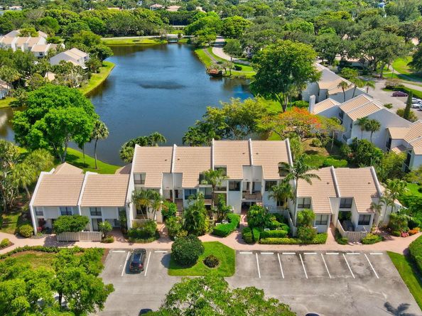 805 Bridgewood Place, Boca Raton FL 33434