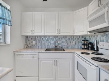 376 Markham Q