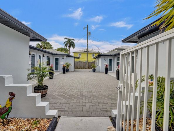 220 Walton Boulevard, West Palm Beach FL 33405