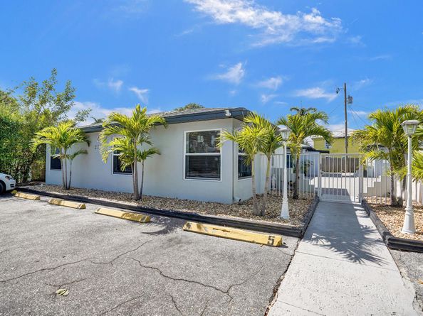 220 Walton Boulevard, West Palm Beach FL 33405