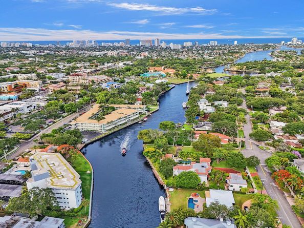 818 SE 4th St 202, Fort Lauderdale FL 33301