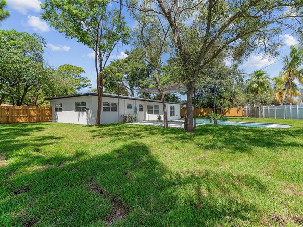 1660 SW 22nd Ave, Fort Lauderdale FL 33312
