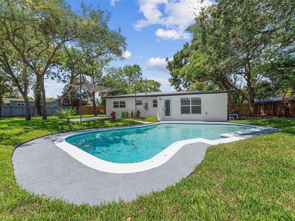 1660 SW 22nd Ave, Fort Lauderdale FL 33312