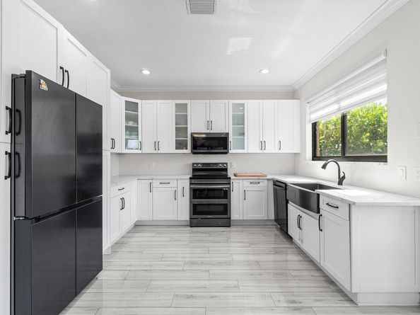 1115 Avondale Court, West Palm Beach FL 33409