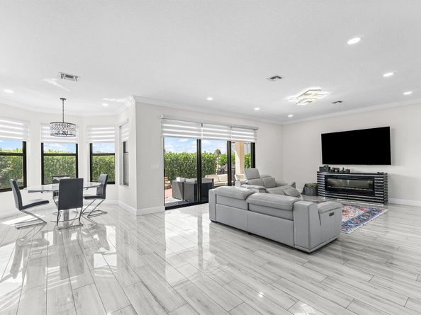 1115 Avondale Court, West Palm Beach FL 33409