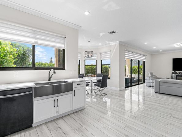 1115 Avondale Court, West Palm Beach FL 33409