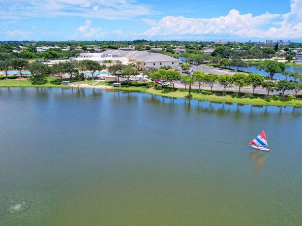 26 Golfs Edge F, West Palm Beach FL 33417