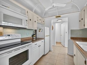 26 Golfs Edge F, West Palm Beach FL 33417