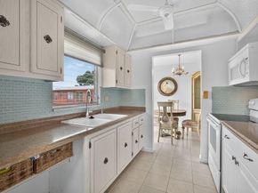 26 Golfs Edge F, West Palm Beach FL 33417