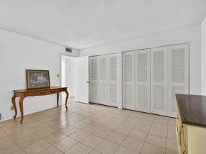 26 Golfs Edge F, West Palm Beach FL 33417