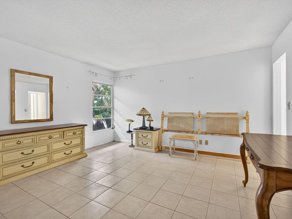26 Golfs Edge F, West Palm Beach FL 33417