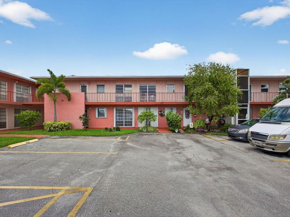 26 Golfs Edge F, West Palm Beach FL 33417
