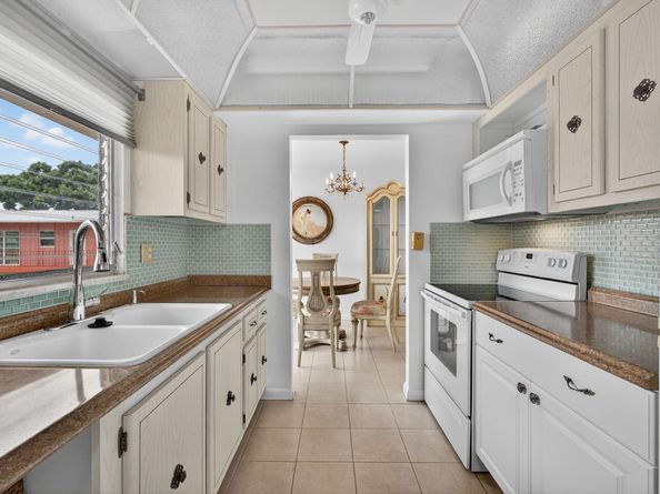 26 Golfs Edge F, West Palm Beach FL 33417