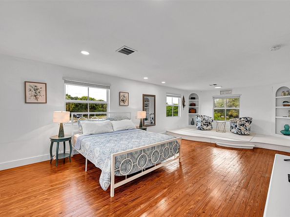 1201 N Old Hiatus Rd, Plantation FL 33323