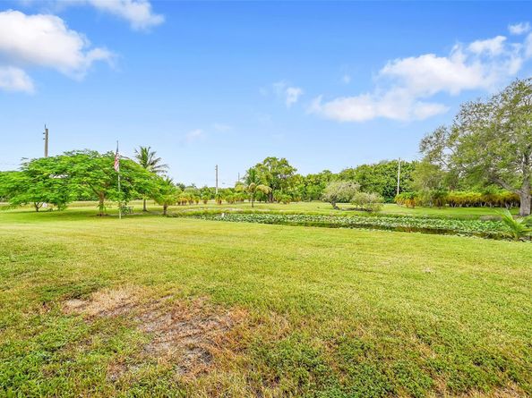 1201 N Old Hiatus Rd, Plantation FL 33323