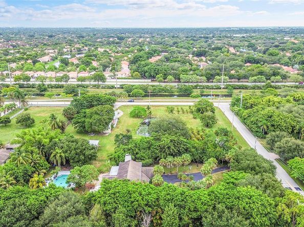 1201 N Old Hiatus Rd, Plantation FL 33323