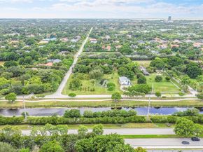 1201 N Old Hiatus Rd, Plantation FL 33323