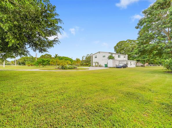 1201 N Old Hiatus Rd, Plantation FL 33323