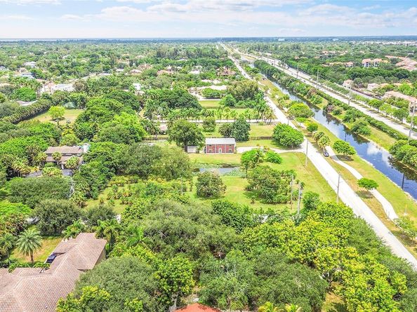 1201 N Old Hiatus Rd, Plantation FL 33323